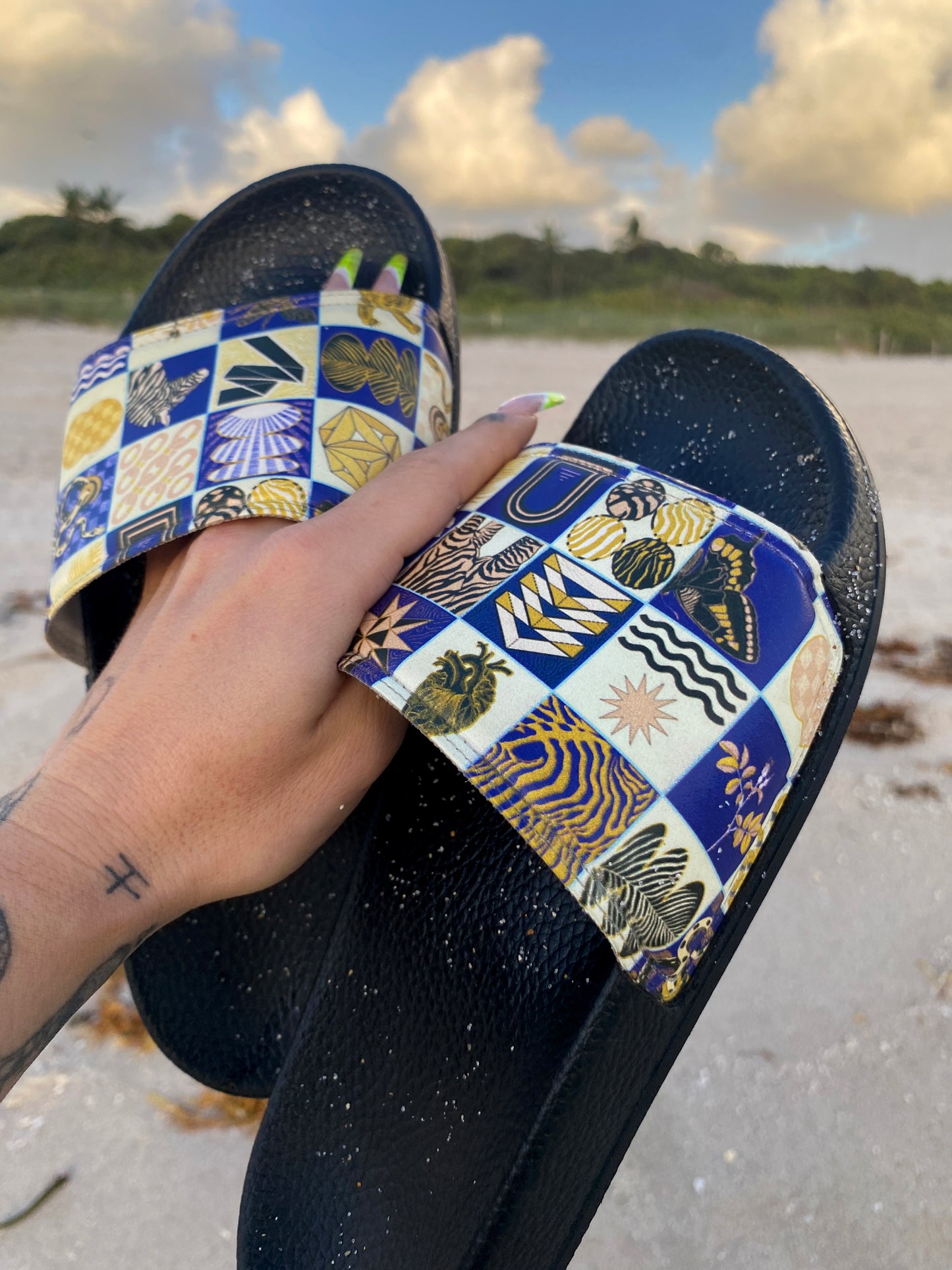 Femme Chessboard Print Slides